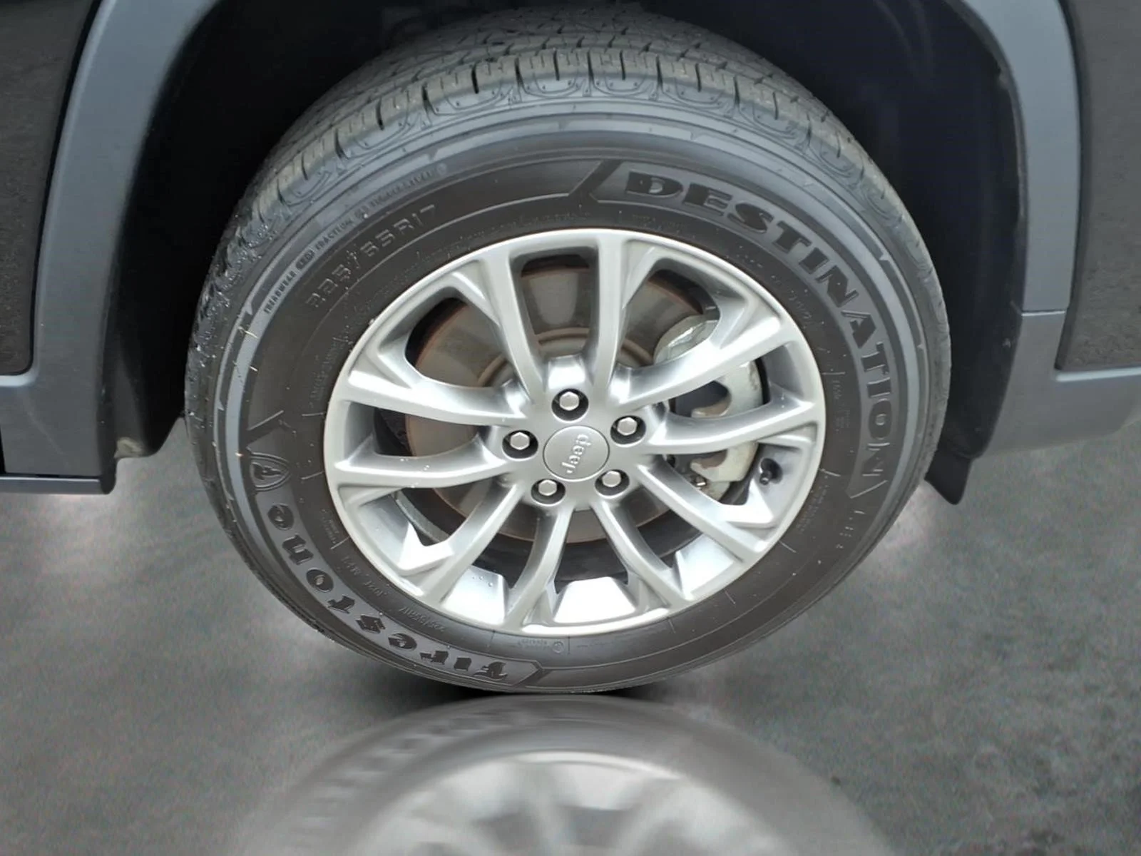 Used 2022 Diamond Black Crystal Pearlcoat Jeep Latitude Lux image 10