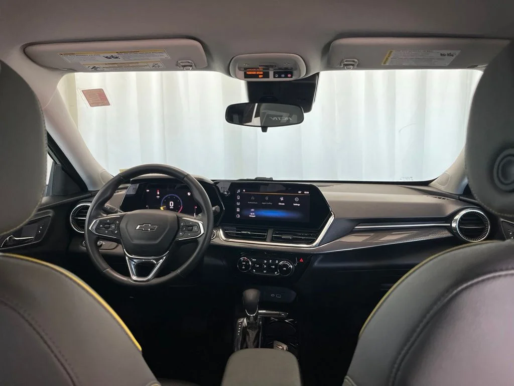 Used 2025 Green Chevrolet ACTIV image 9