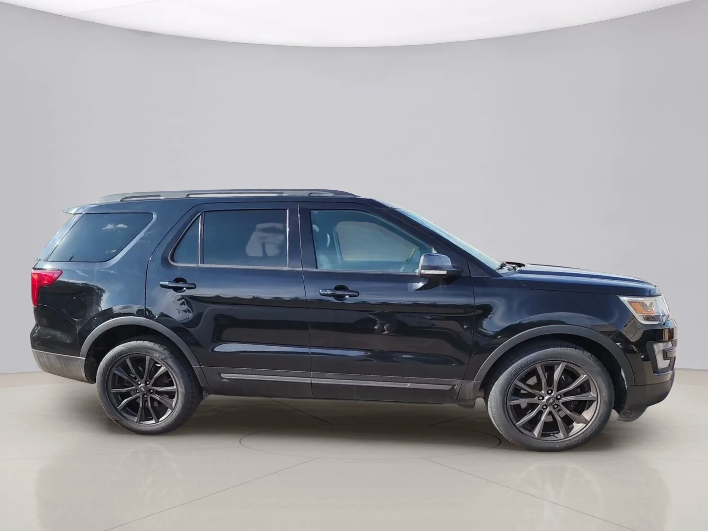 Used 2017 Black Ford XLT image 6
