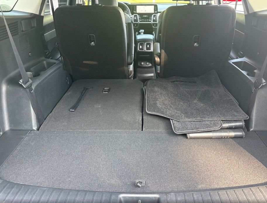 Used 2023 Black Kia X-Line EX image 16