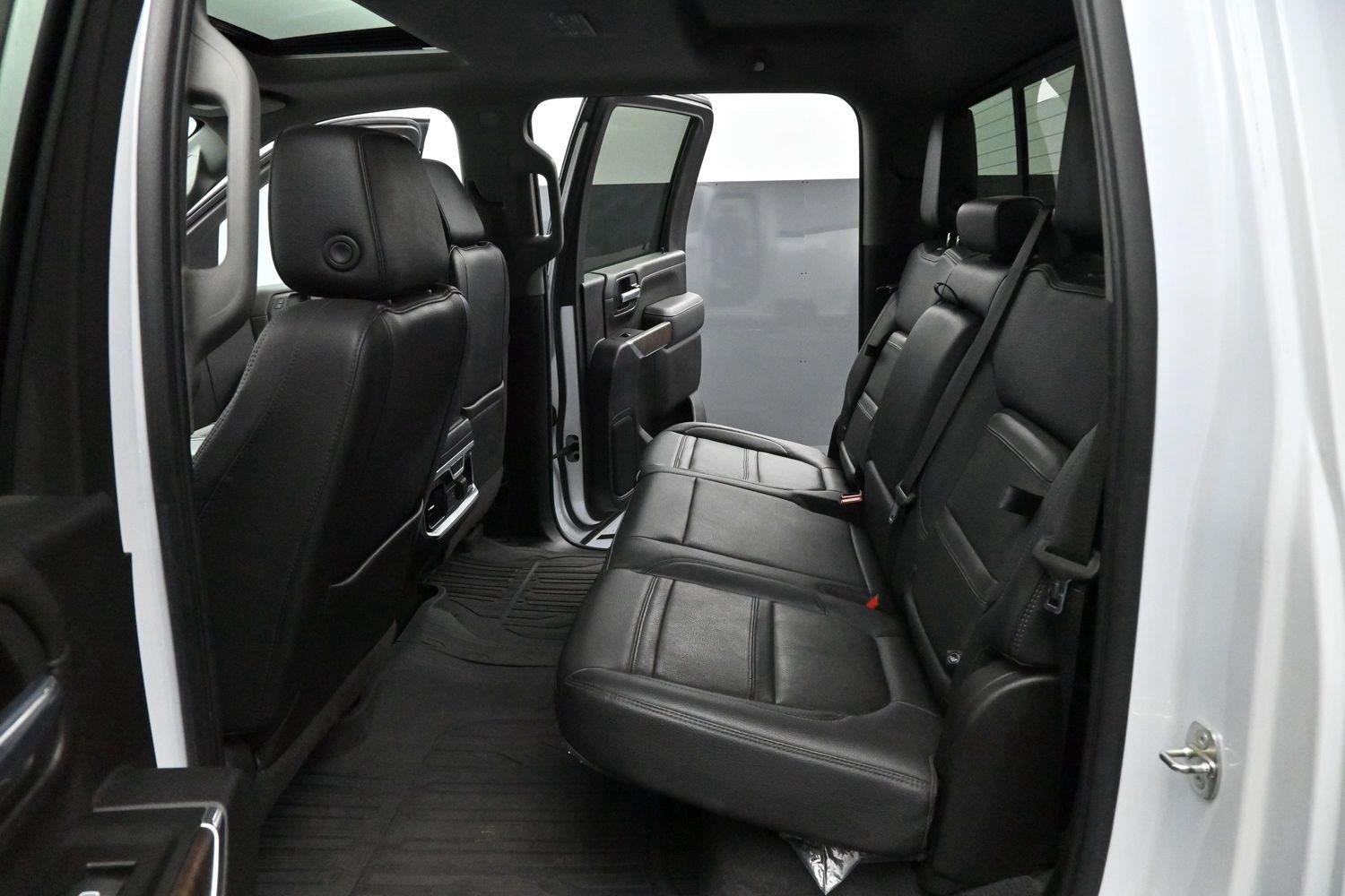 Used 2022 White Frost Tricoat GMC Denali image 33