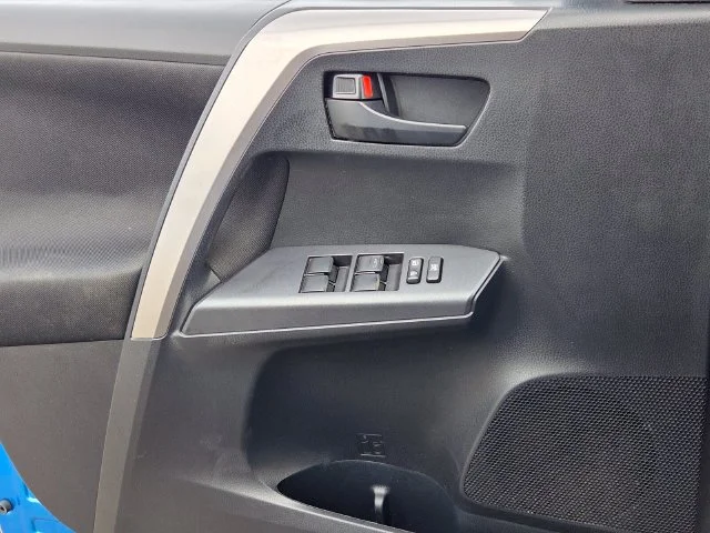 Used 2018 Blue Toyota LE image 28