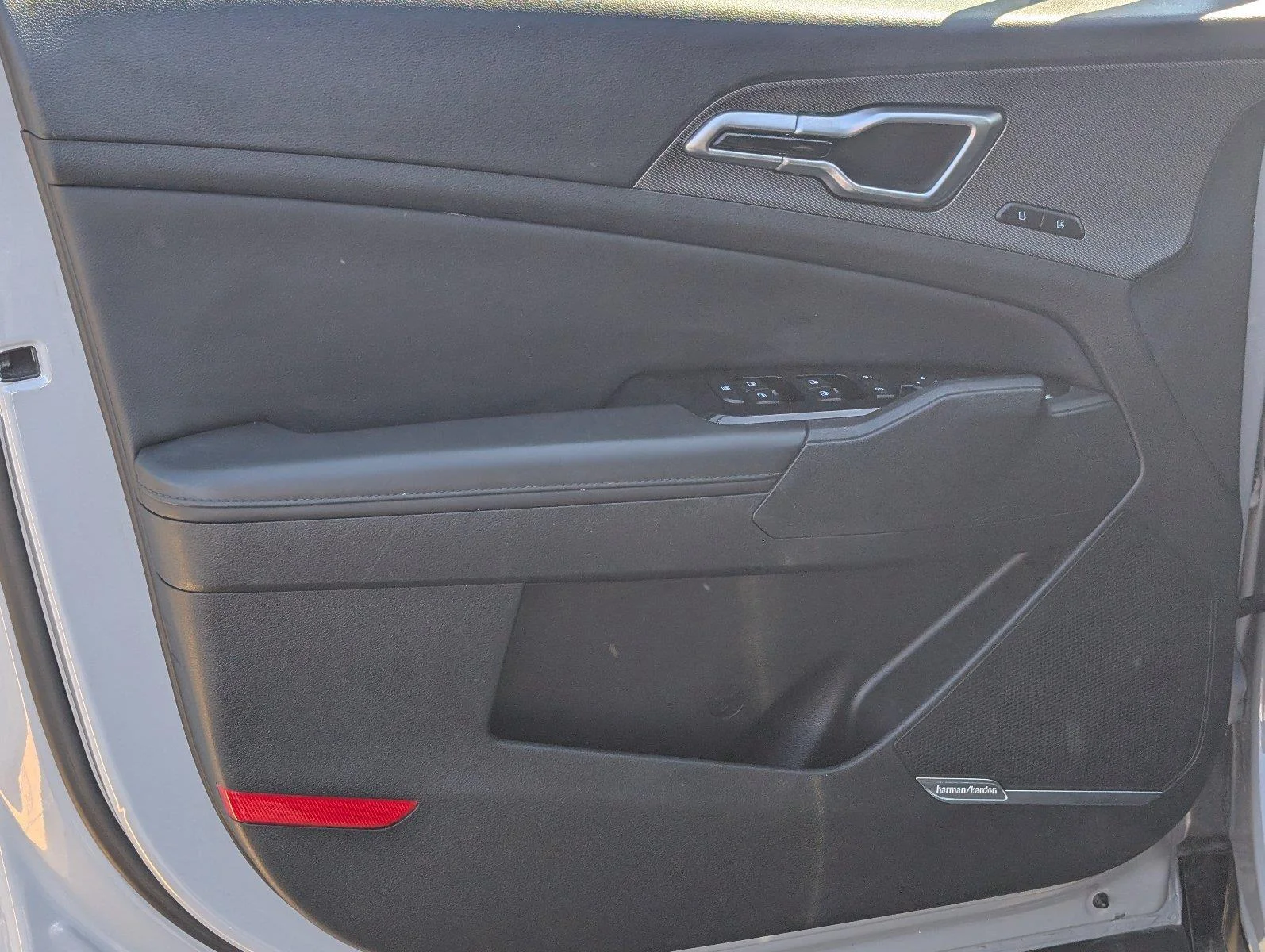 Used 2025 Wolf Gray Kia SX-Prestige image 12