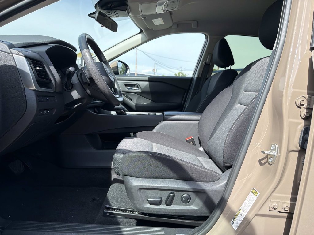 Used 2024  Nissan SV image 14