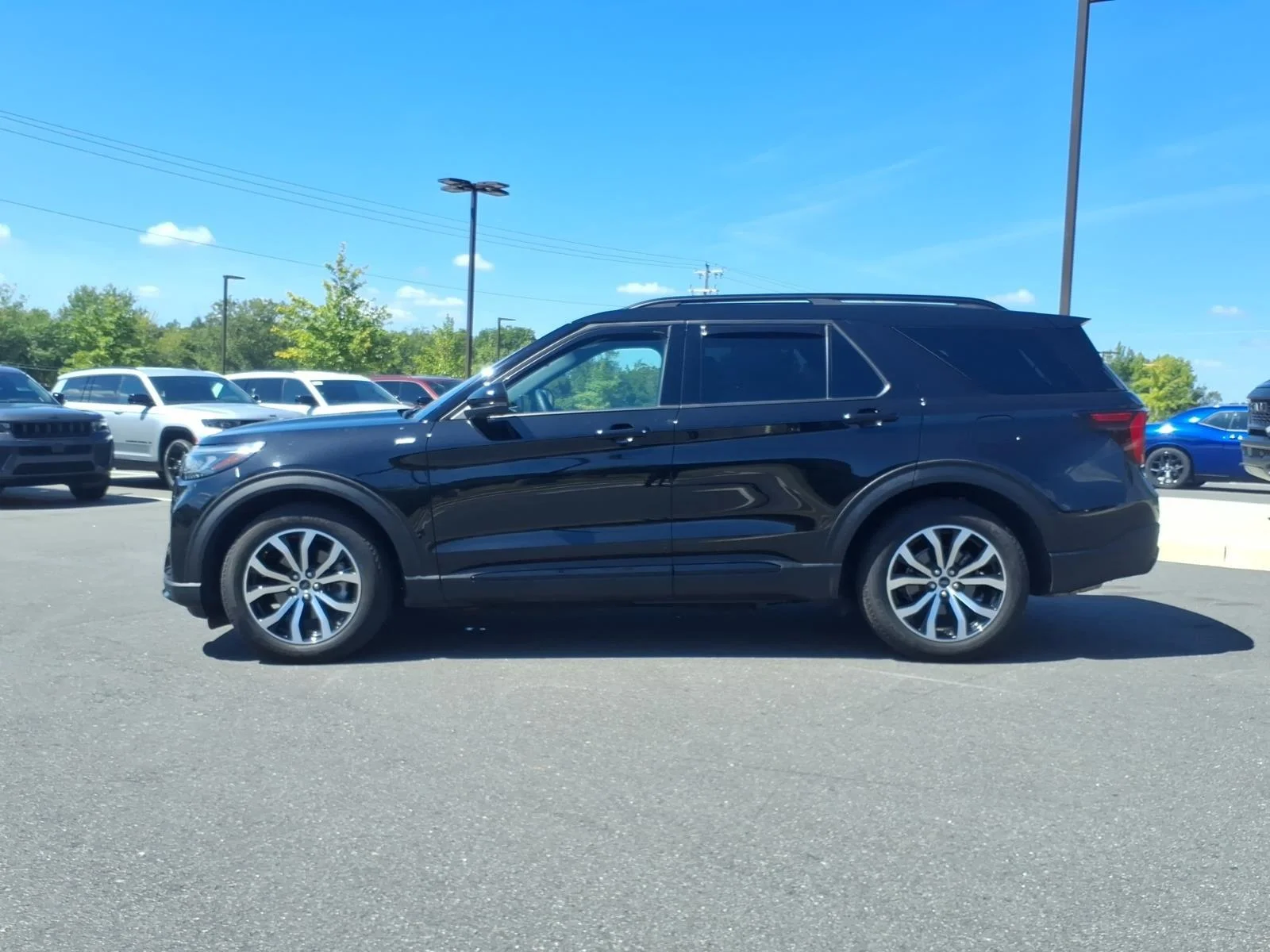 Used 2025 Agate Black Metallic Ford ST-Line image 3