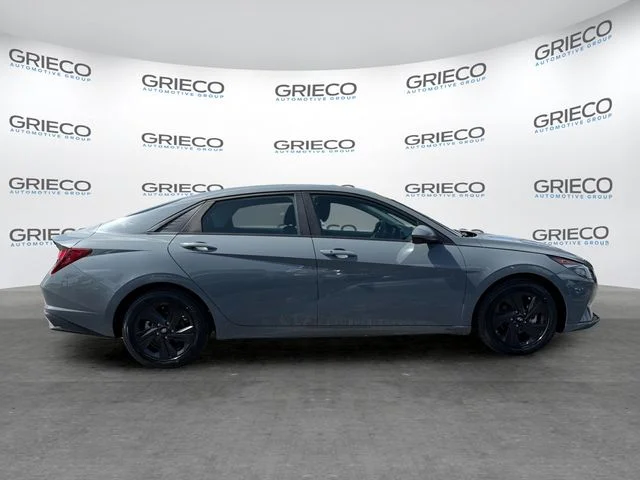 Used 2022 Gray Hyundai SEL image 8