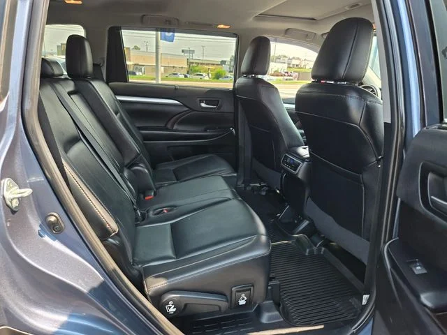 Used 2019 Blue Toyota XLE image 20