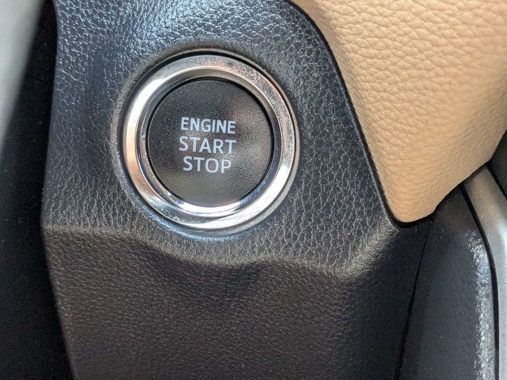 Used 2019 Green Toyota XLE image 37