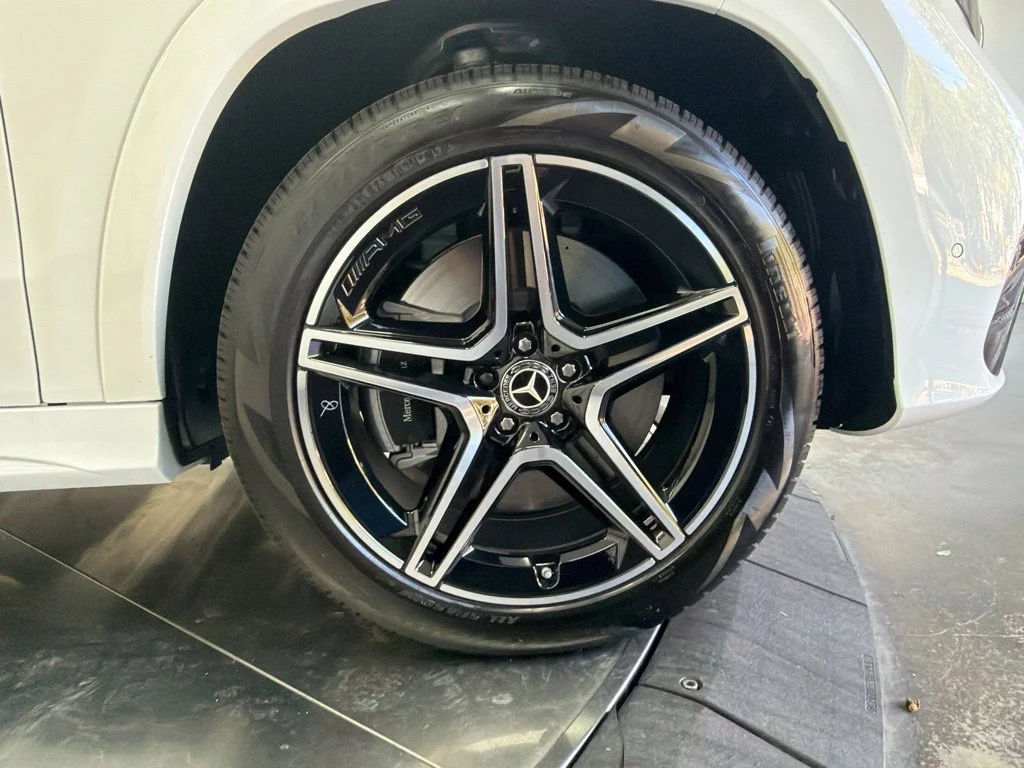 New 2027 White Mercedes-Benz GLS 450 image 9