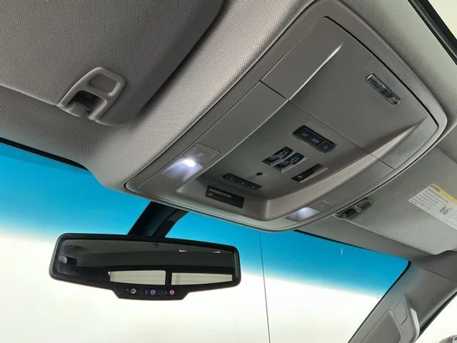 Used 2015 White GMC SLT image 21