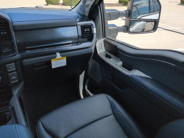 New 2027 Oxford White Ford F-350® Lariat® image 17