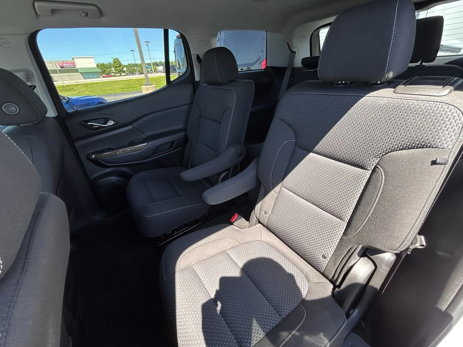 2023 GMC Acadia SLE - Photo 11