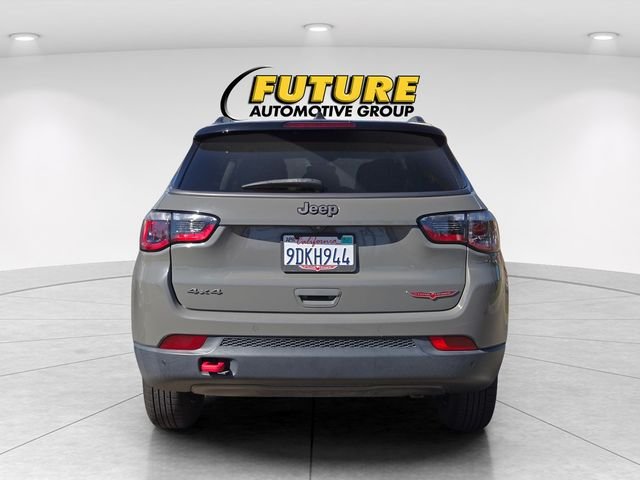 Used 2021 Gray Jeep Trailhawk image 5