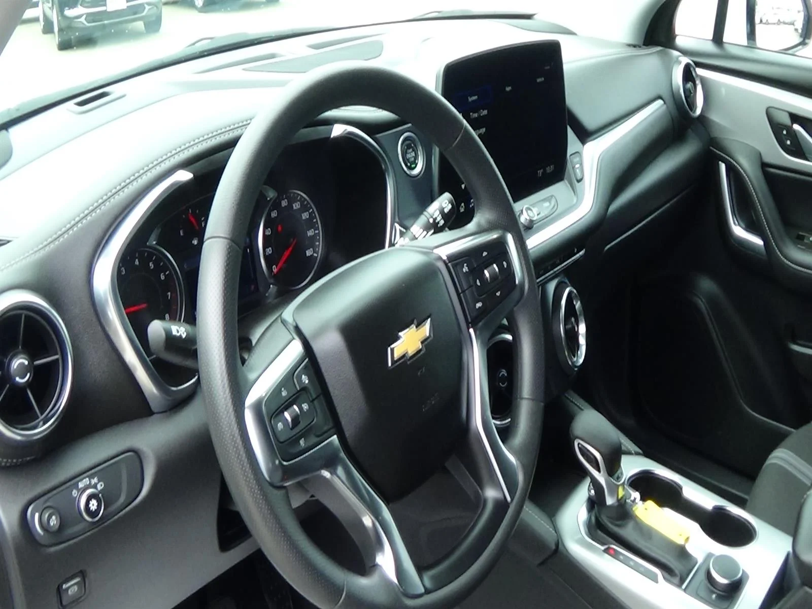Used 2025 Summit White (gaz) Chevrolet LT image 19