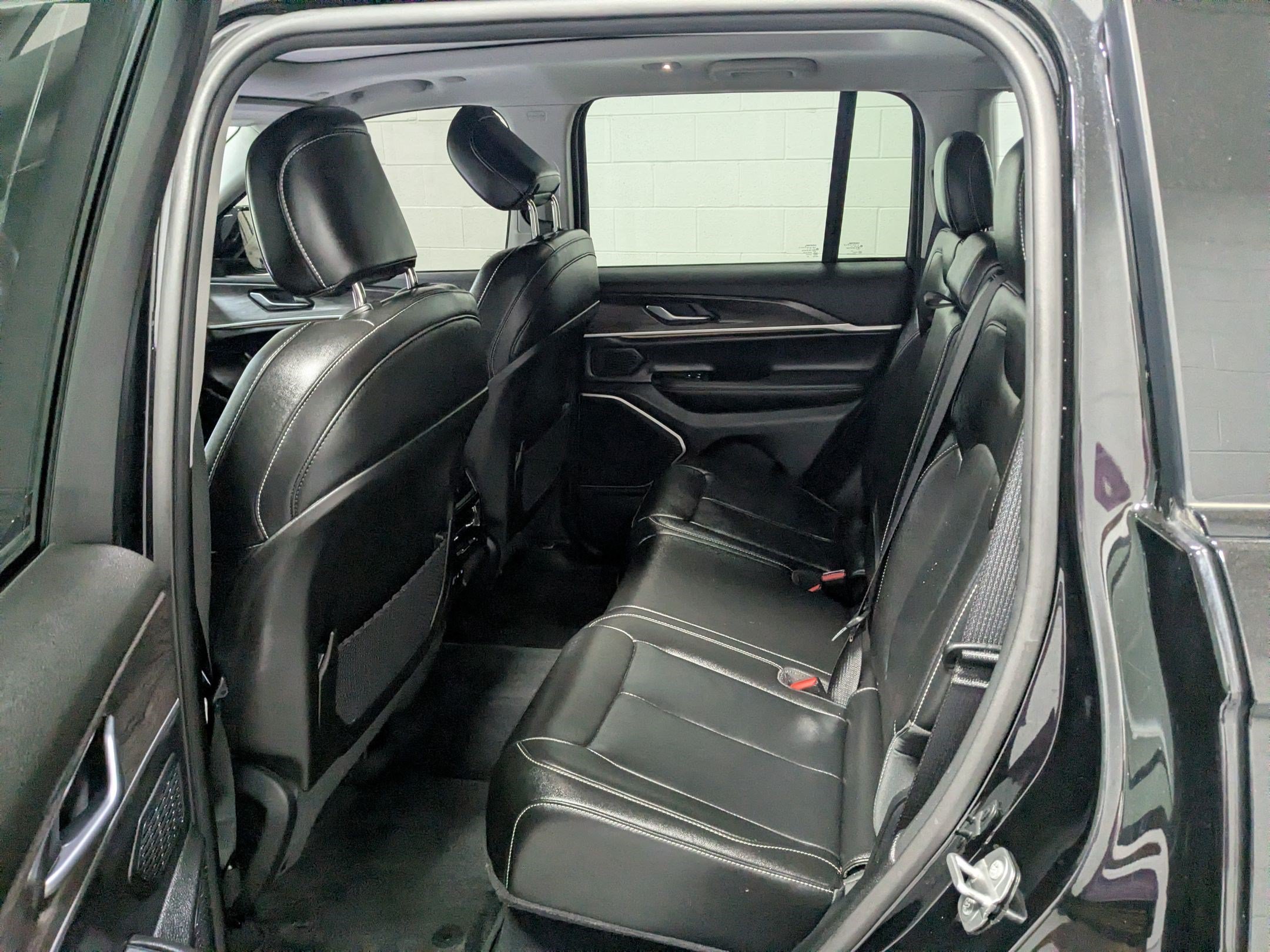 Used 2022 Diamond Black Crystal Pearlcoat Jeep 4xe image 22