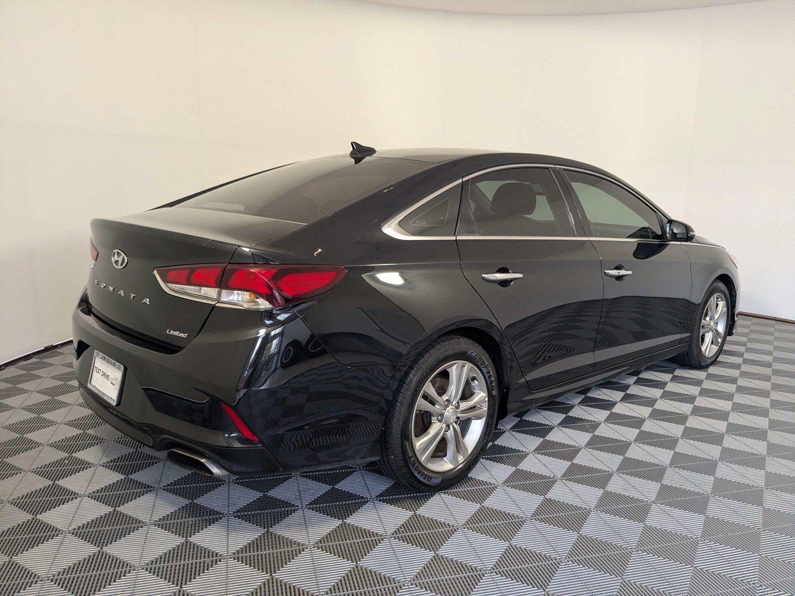 Used 2018 Phantom Black Hyundai Limited image 5