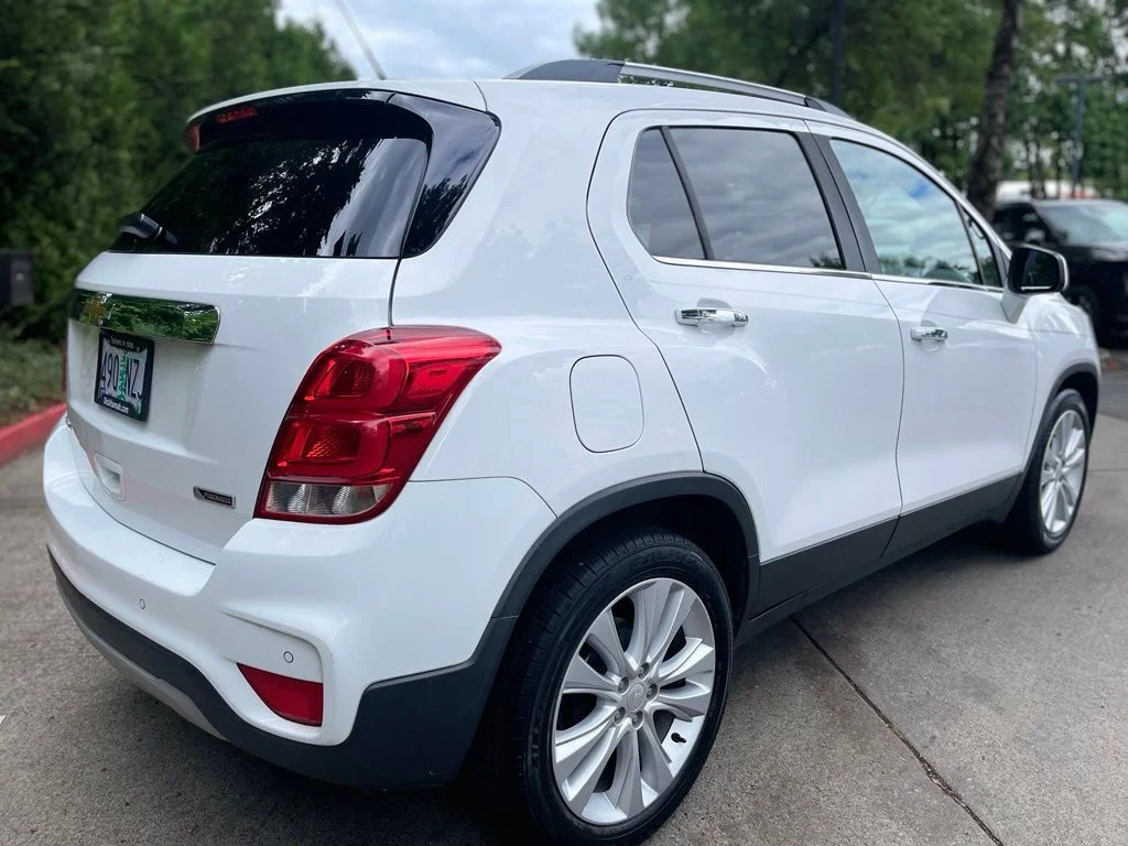 Used 2018 Summit White Chevrolet Premier image 4
