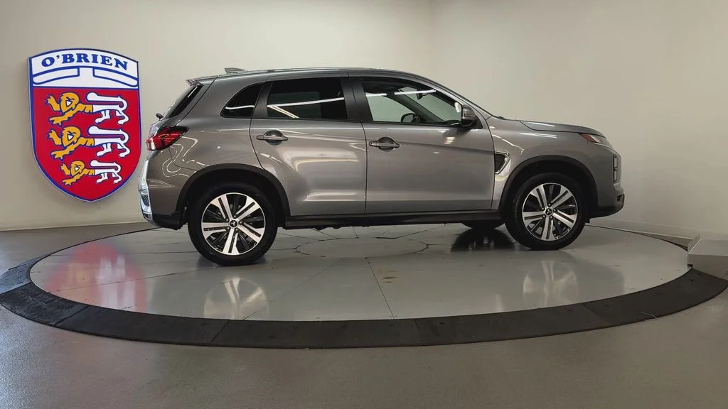 Used 2022 Mercury Gray Metallic Mitsubishi 2.0 SE image 4