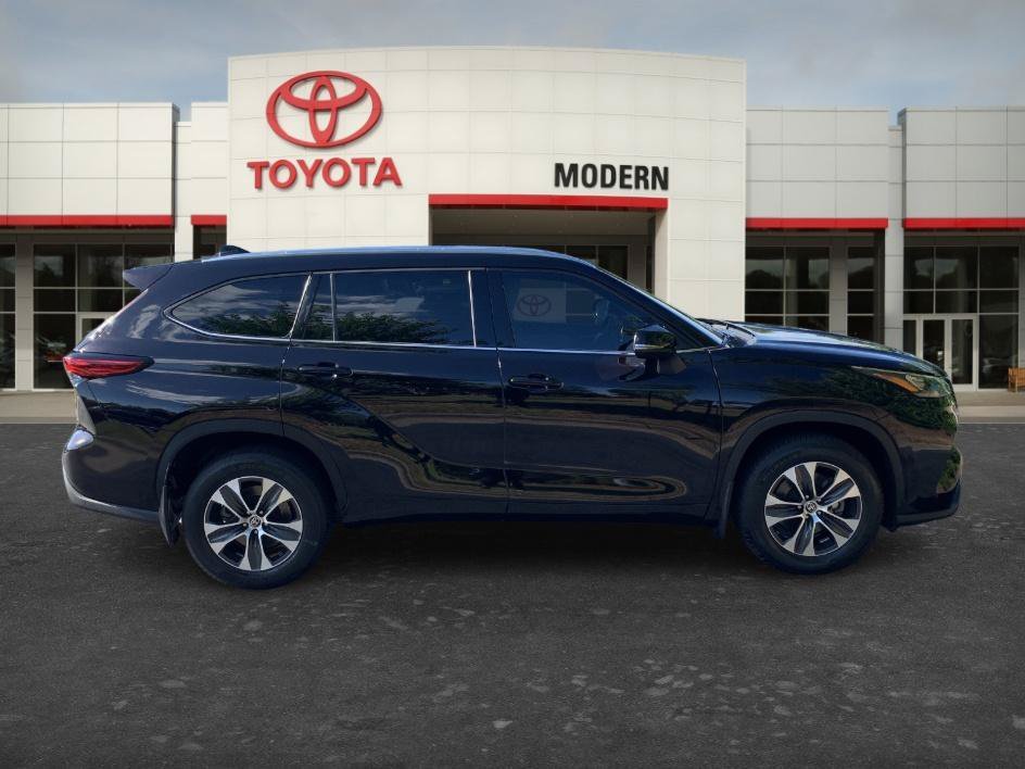 Certified Used 2020 Midnight Black Metallic Toyota XLE image 4