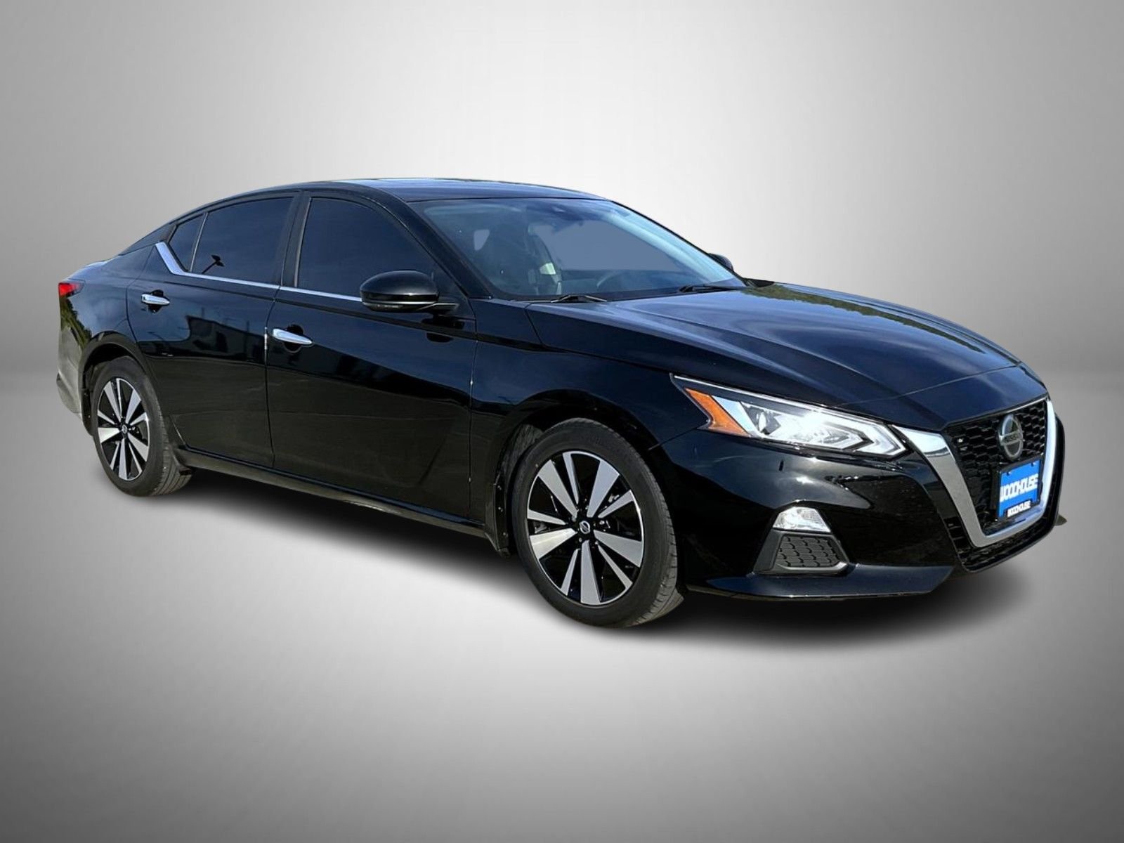 Used 2022 Black Nissan 2.5 SV image 3