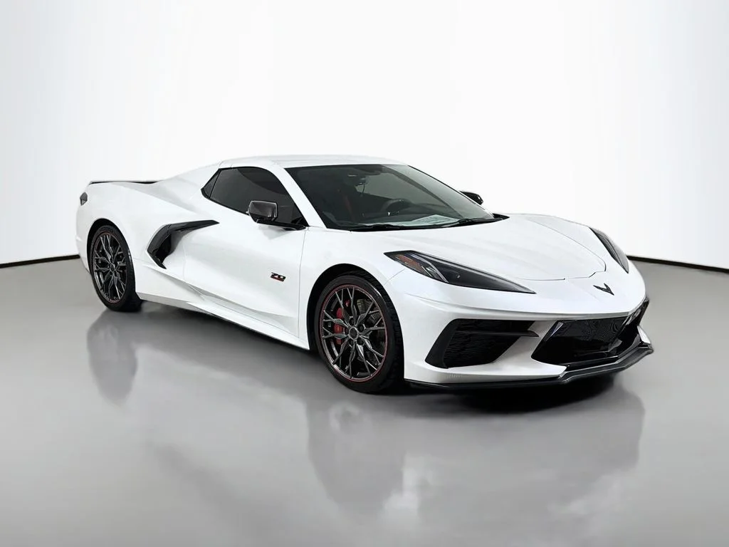 Used 2023 White Chevrolet Stingray image 3
