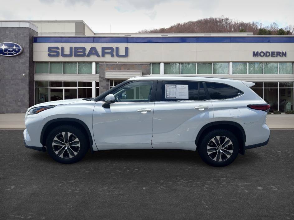 Used 2023 Pearl Toyota XLE image 7