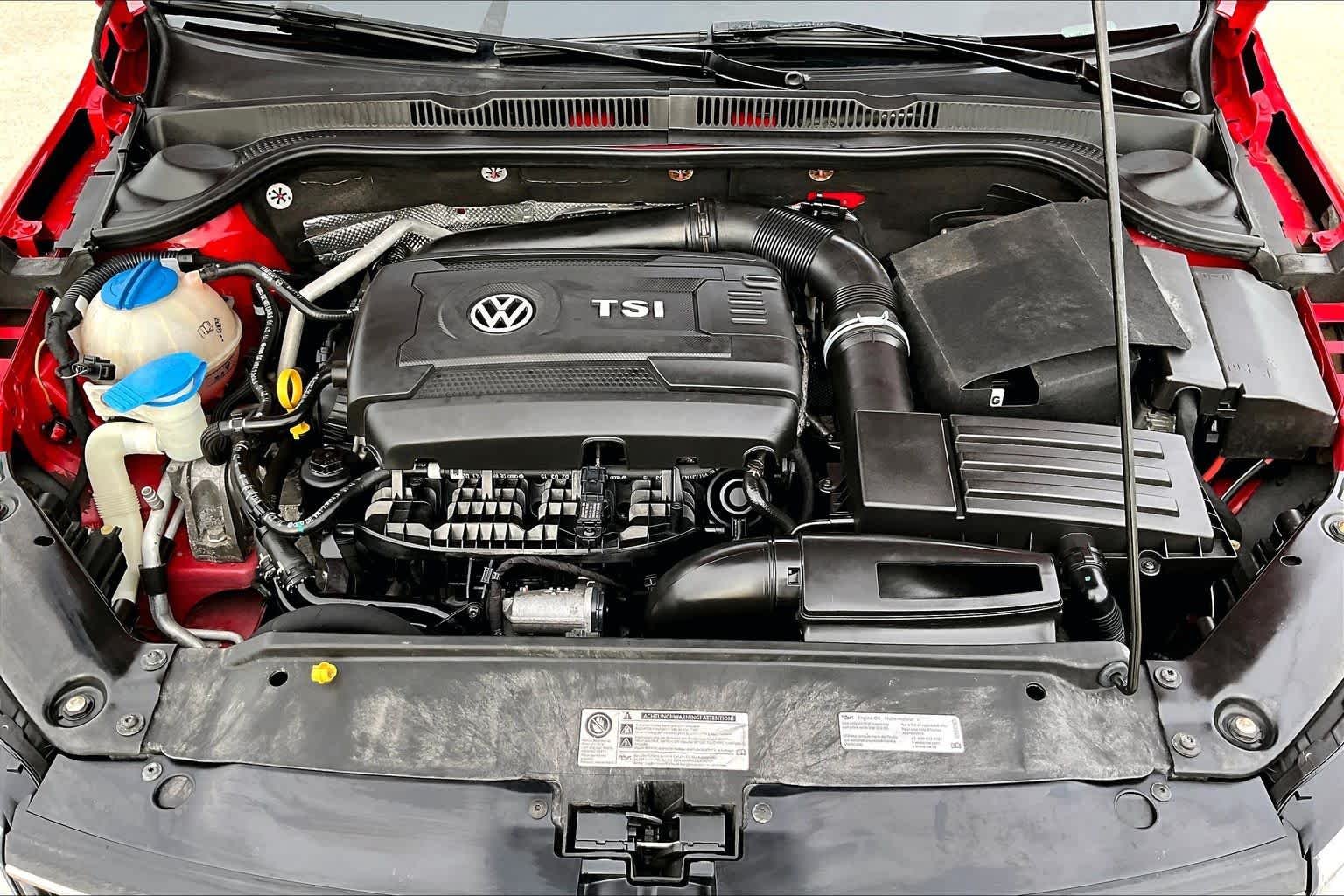 Used 2015 Tornado Red Volkswagen 1.8T SE image 31