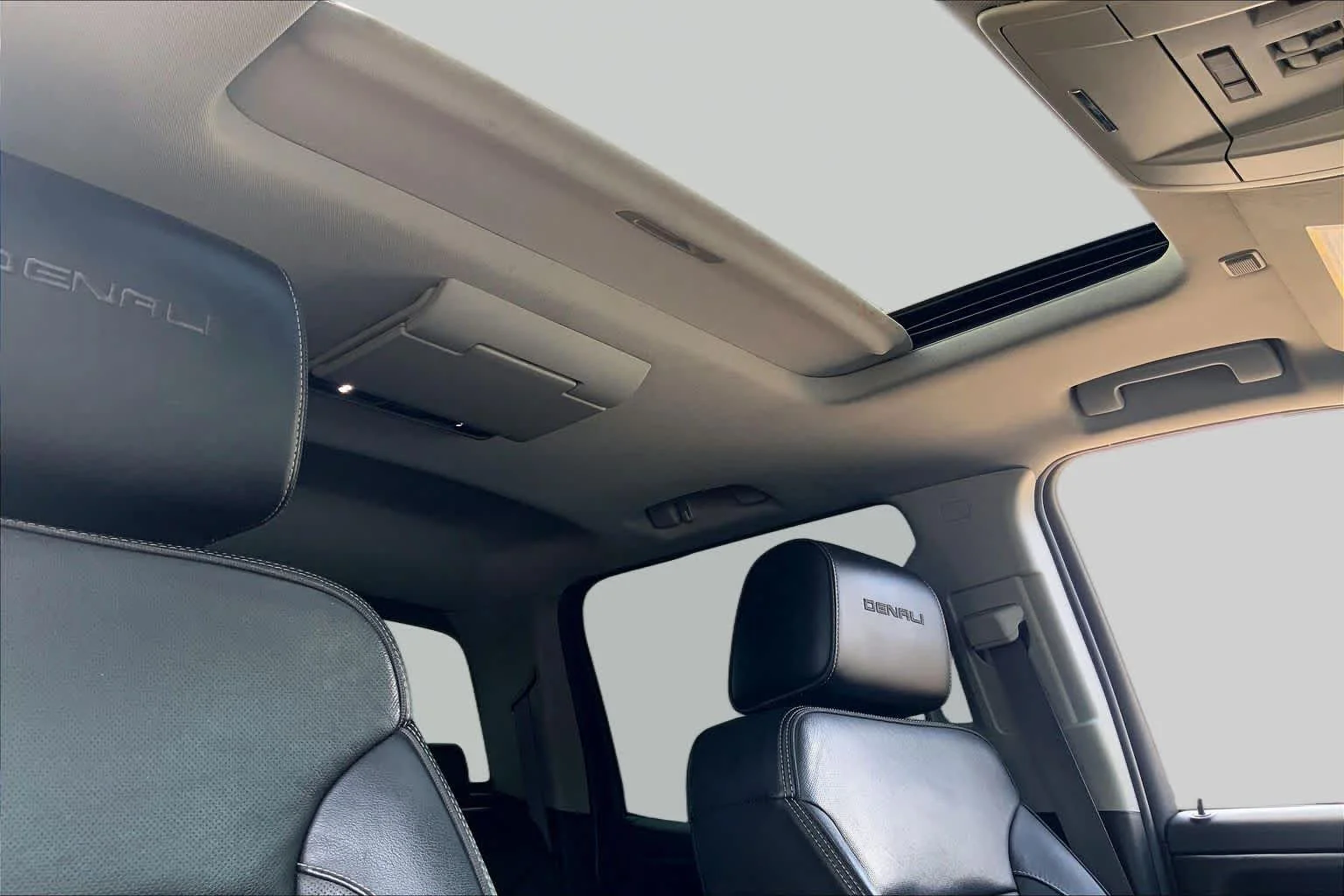 Used 2016 Summit White GMC Denali image 13