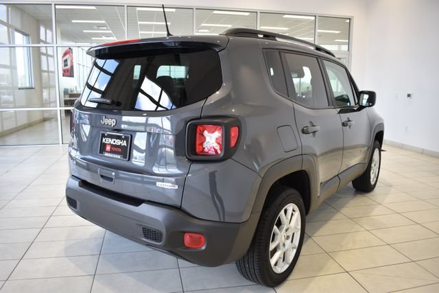 Used 2022 Gray Jeep Latitude image 10