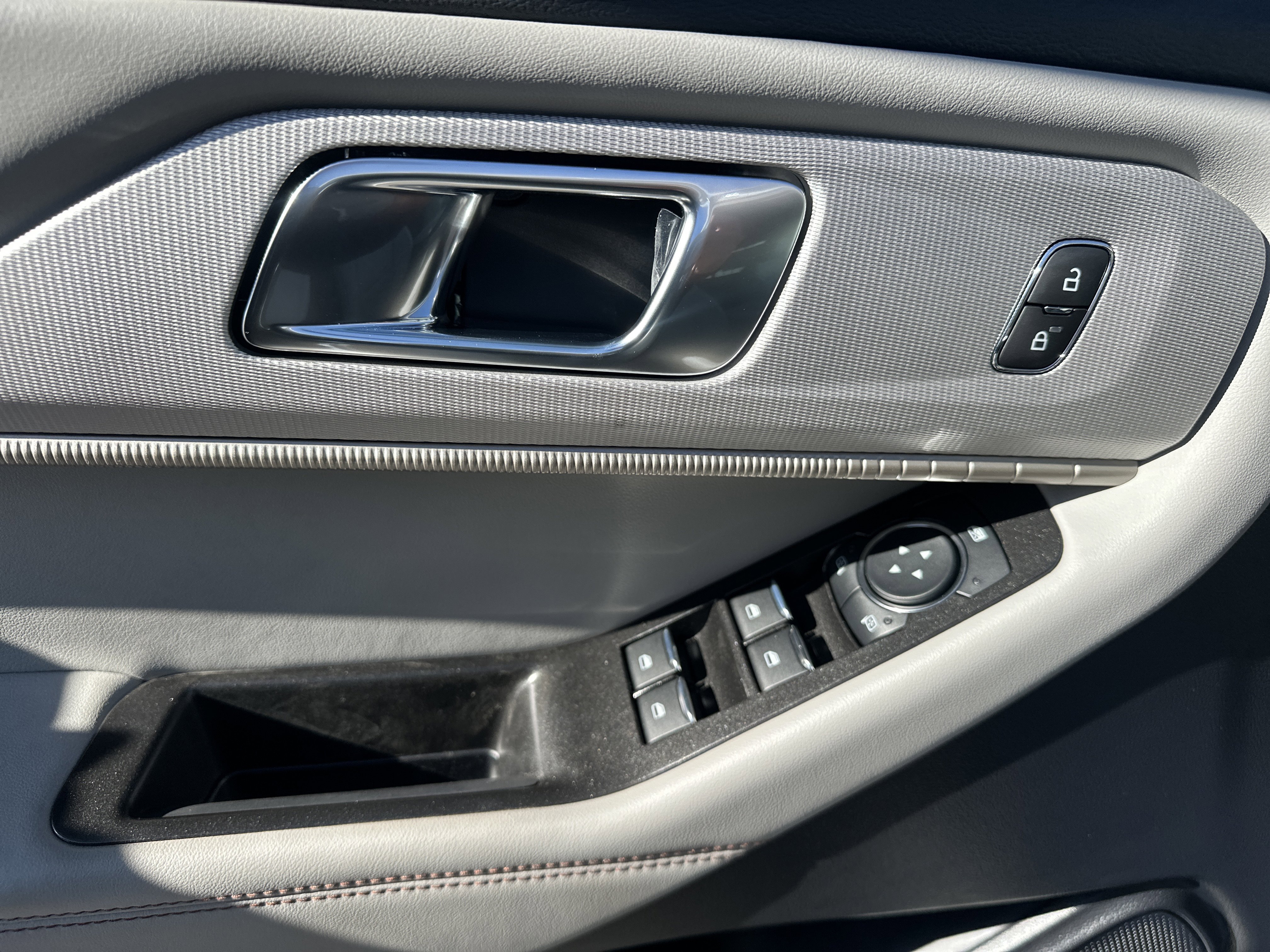 New 2026 Star White Metallic Tri-Coat Ford Active image 16