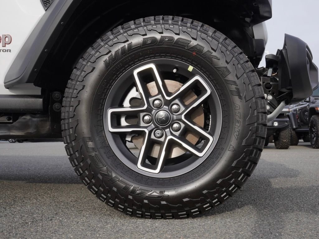 New 2026 Bright White Clear-Coat Exterior Paint Jeep Mojave image 9