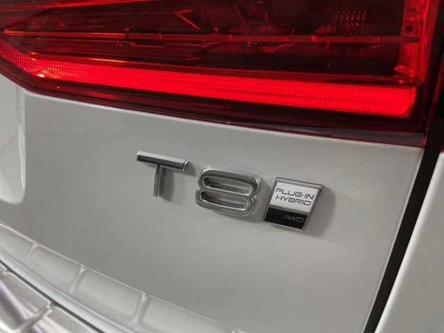 Certified Used 2025 Crystal White Volvo Plus image 19