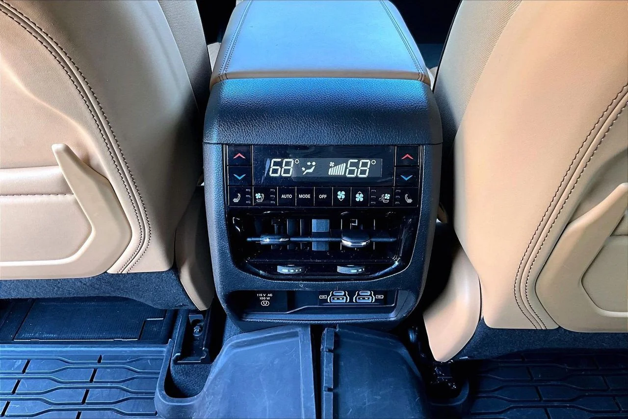 Used 2024 White Jeep Summit image 17