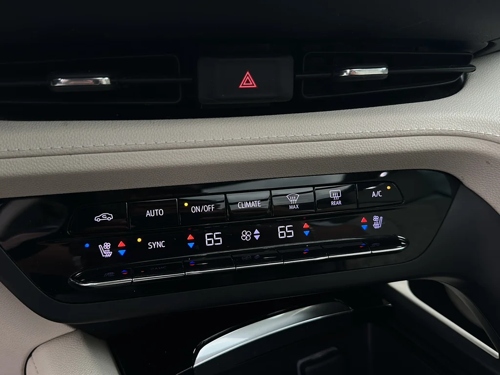 Used 2021 Red Buick Avenir image 21
