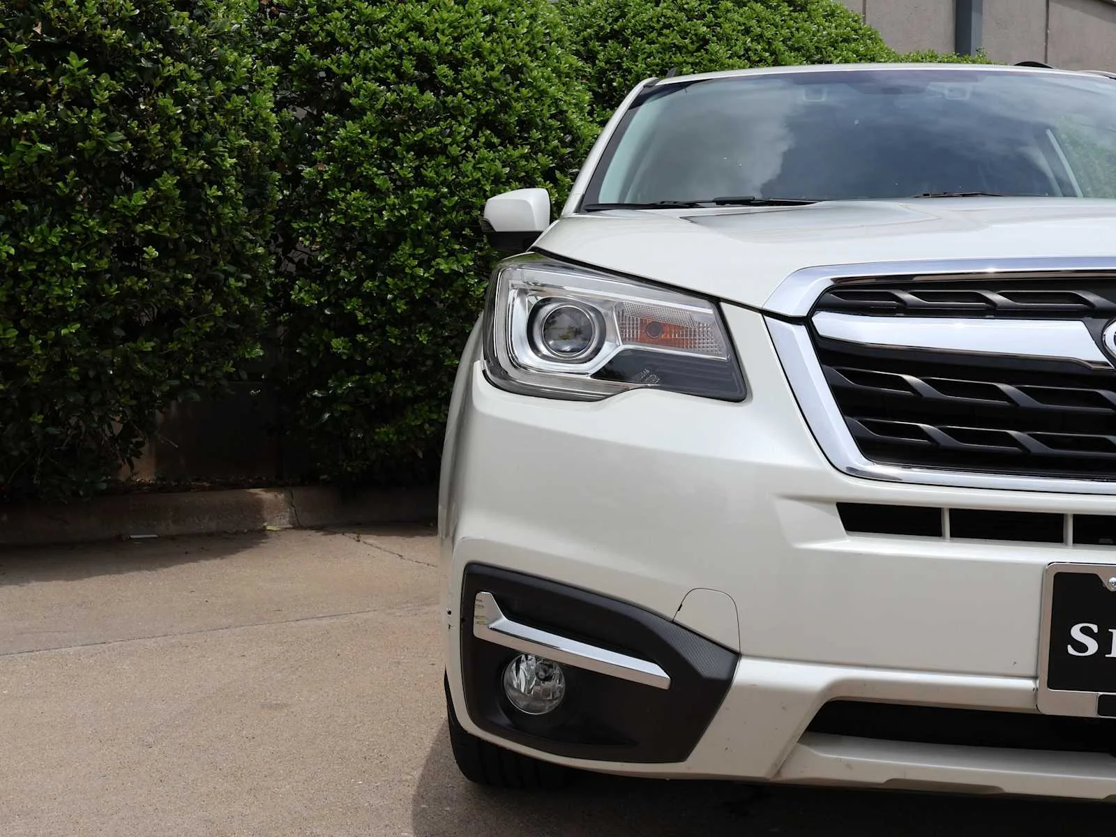 Used 2017 Crystal White Pearl Subaru Touring image 4