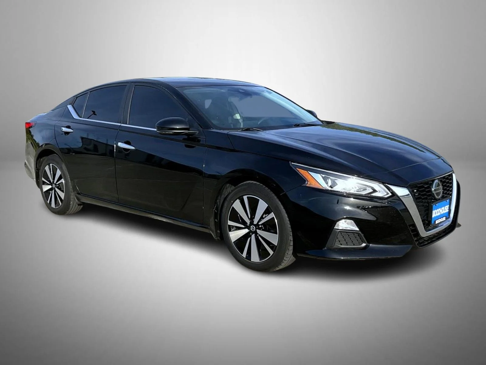 Used 2022 Black Nissan 2.5 SV image 3