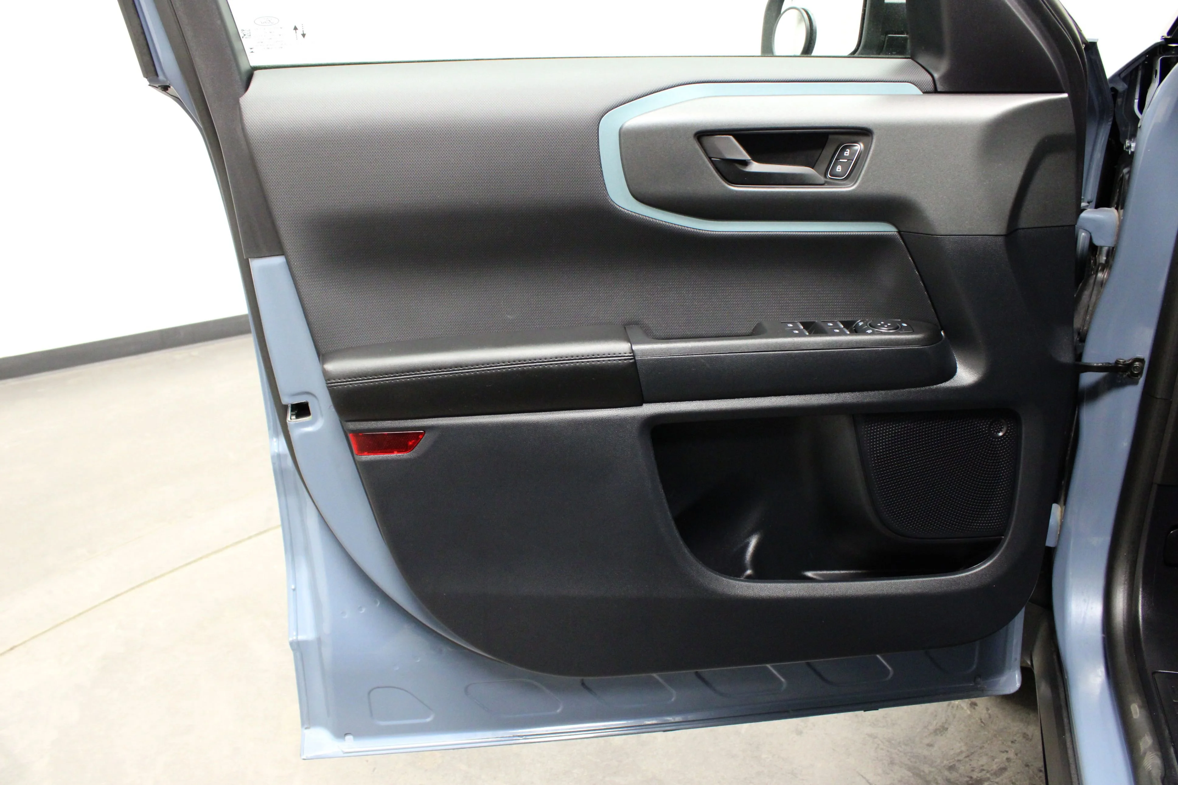 Used 2024 Azure Gray Metallic Ford Badlands image 17