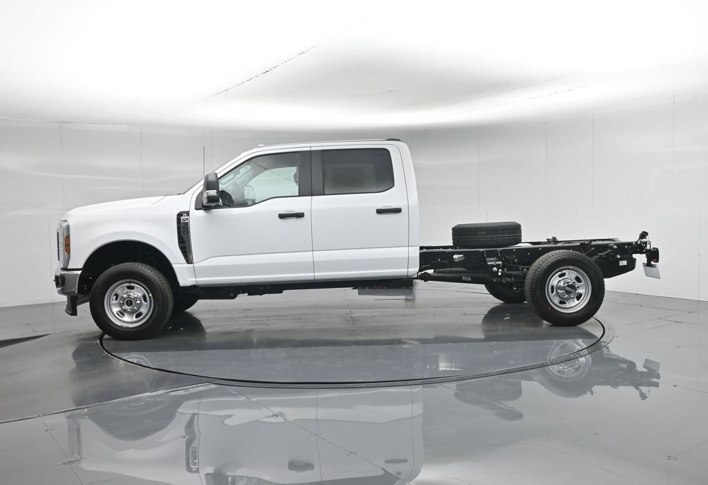 New 2026 Oxford White Ford XL image 25