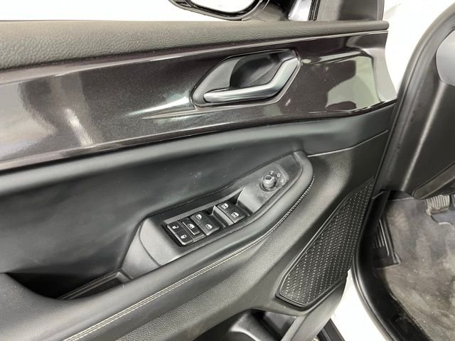 Used 2023 White/off-white Jeep Altitude X image 13