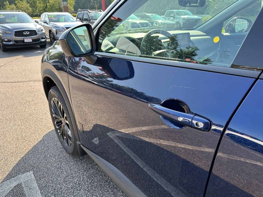 2026 Nissan Rogue Dark Armor - Photo 10
