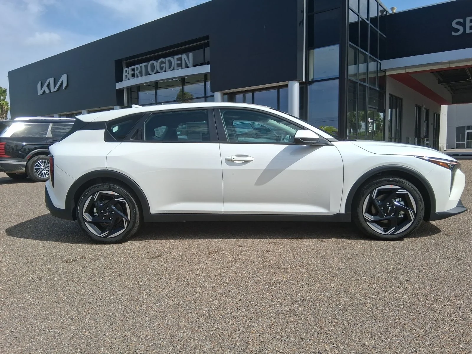New 2026 White Kia EX image 3