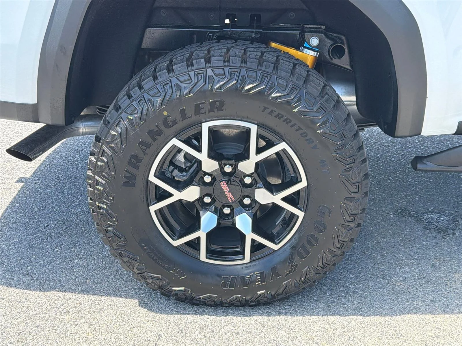 2026 GMC Canyon AT4X - Photo 8