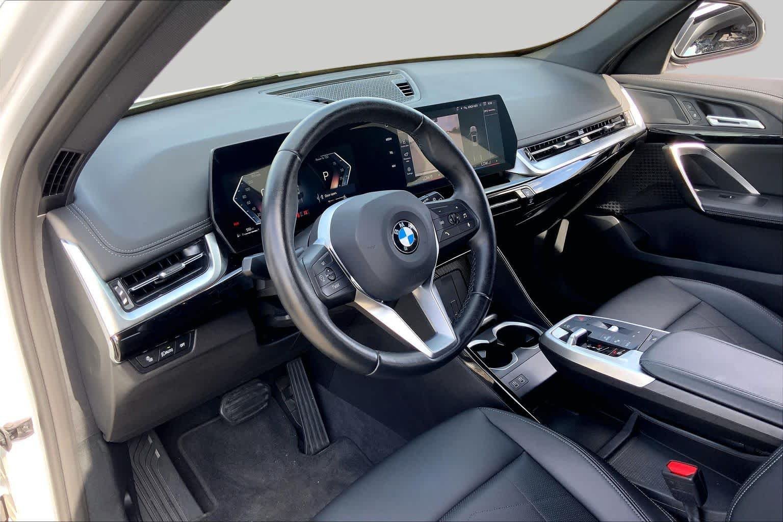 Used 2026 Mineral White Metallic BMW xDrive28i image 17
