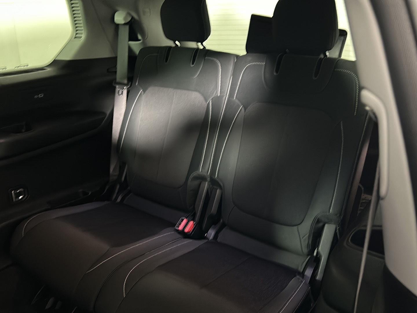 Used 2022 Baltic Gray Metallic Clearcoat Jeep Laredo image 17