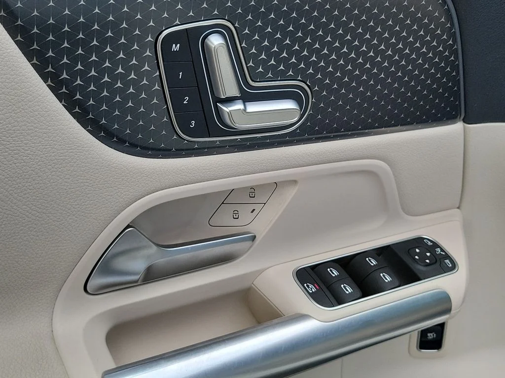 Used 2025 White Mercedes-Benz GLA 250 image 20