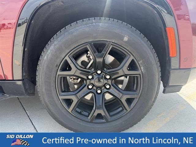 Used 2023 Velvet Red Pearlcoat Jeep Series II Carbide image 9