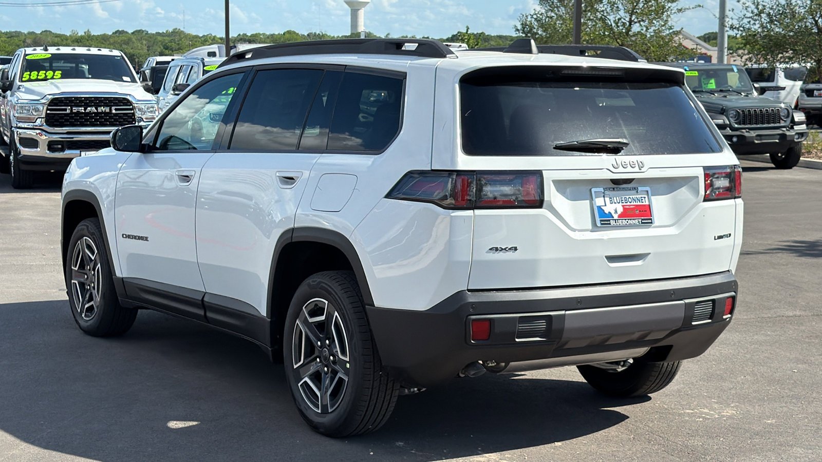 New 2026 Bright White Clear-Coat Exterior Paint Jeep Limited image 7