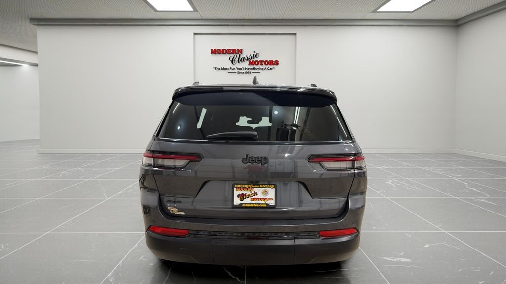 Used 2023 Gray Jeep Altitude image 6