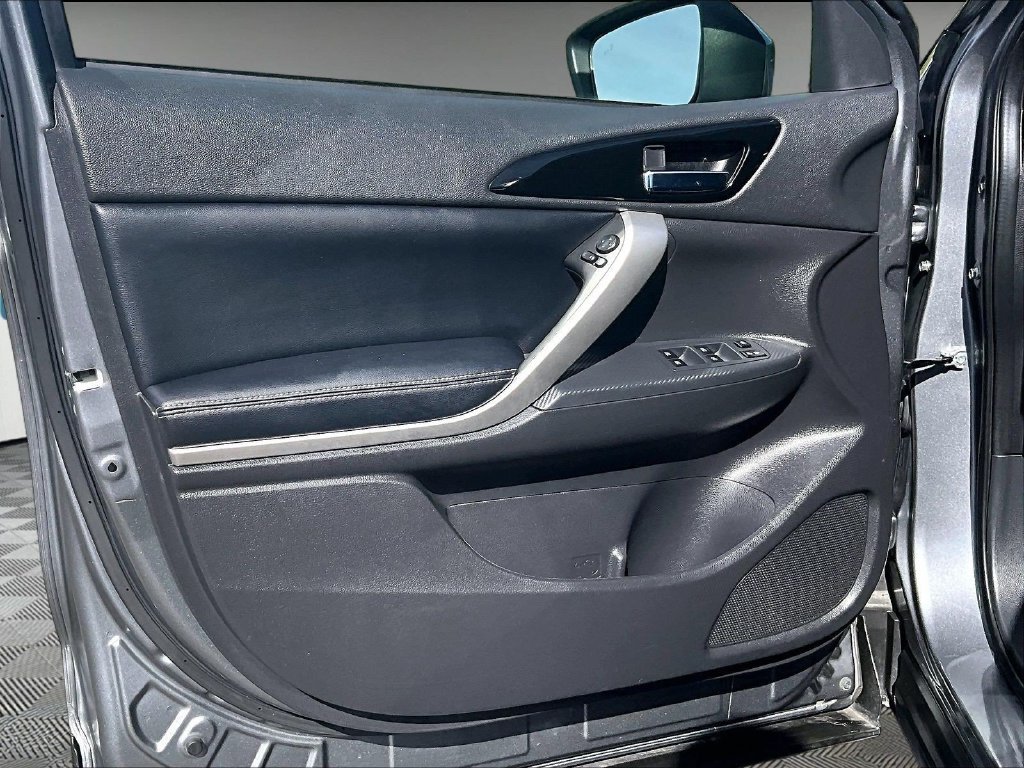 Used 2025  Mitsubishi Black Edition image 9