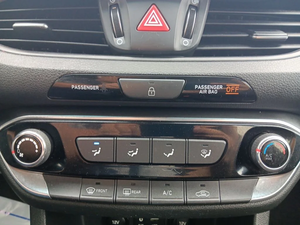 Used 2018 Electric Blue Metallic Hyundai Base image 21